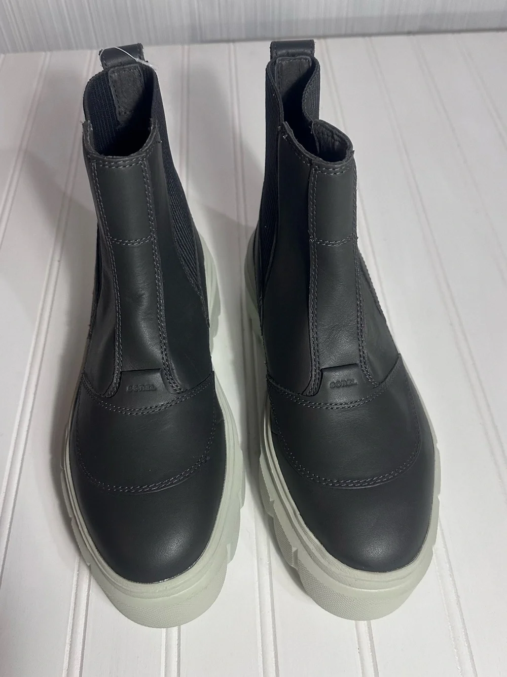 Sorel NWT Caribou X Chelsea boots dark gray waterproof leather women’s 7.5